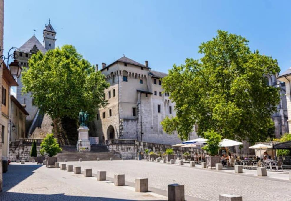 Les Hauts Du Chateau Chambéry Exteriör bild